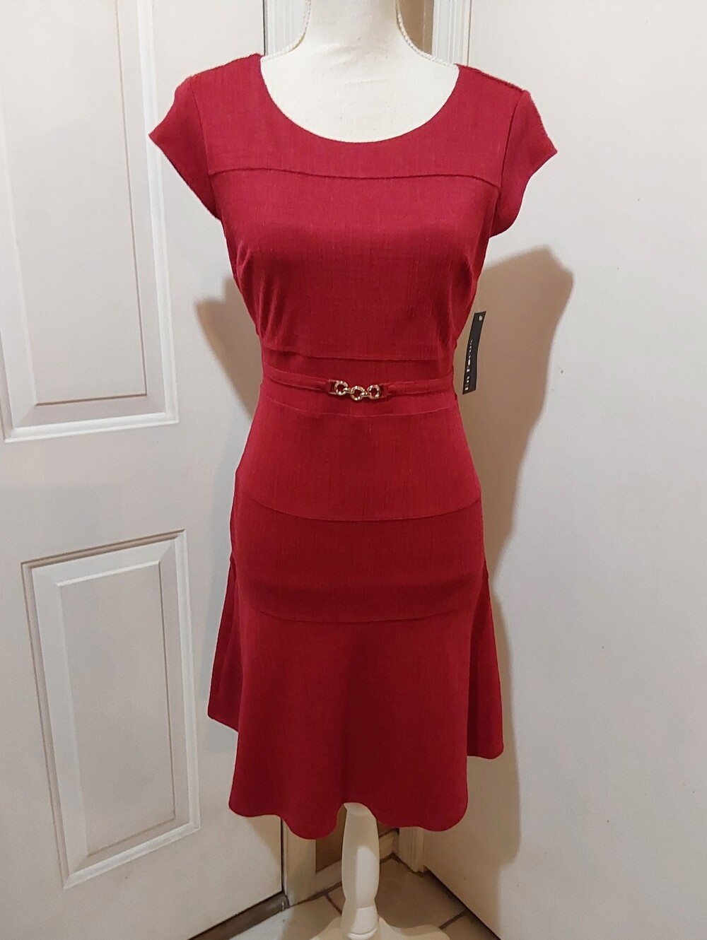 🌺 NWT En Focus Studio Crimson Cap-Sleeve Career Midi Dress